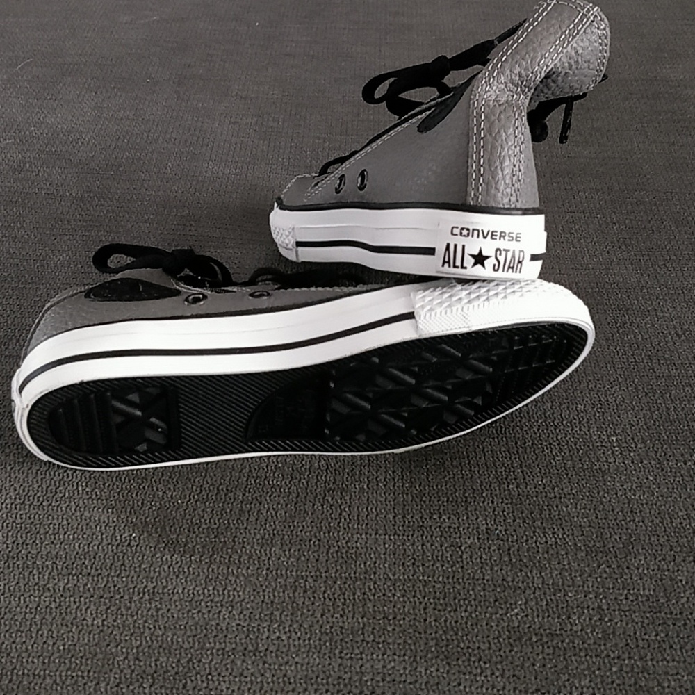 Shoes - Picture 2 of 3